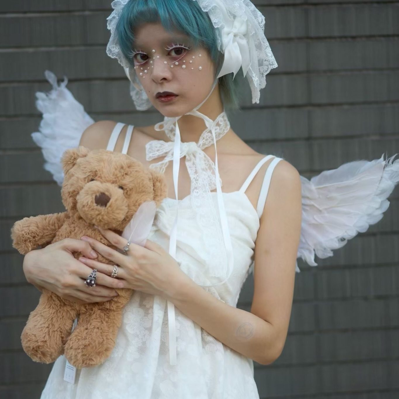 Character look, wings