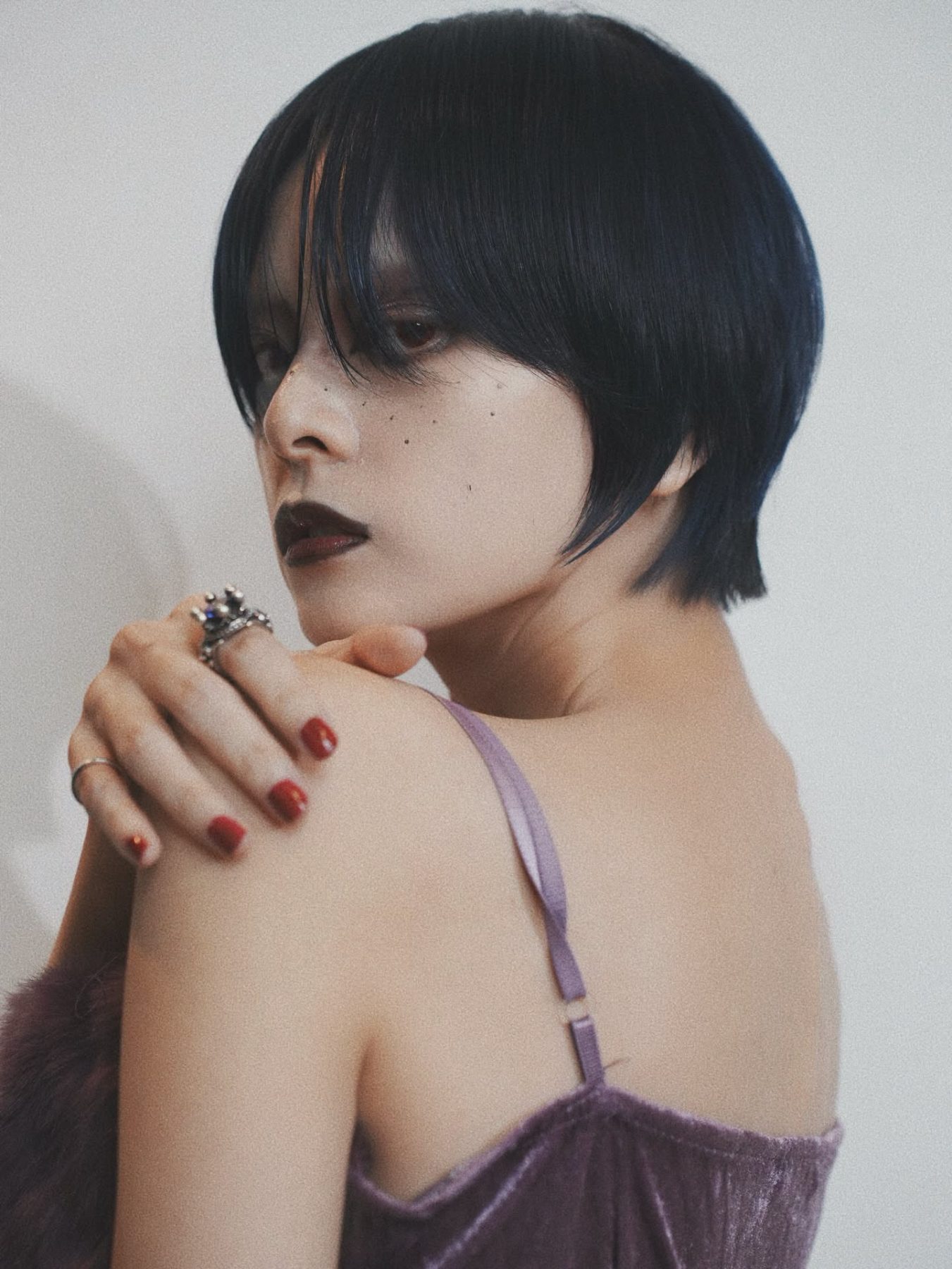 Hair, over shoulder